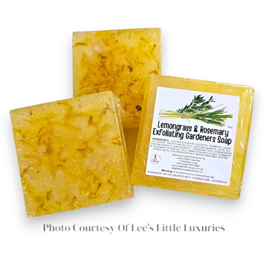 Botanicals in melt and pour